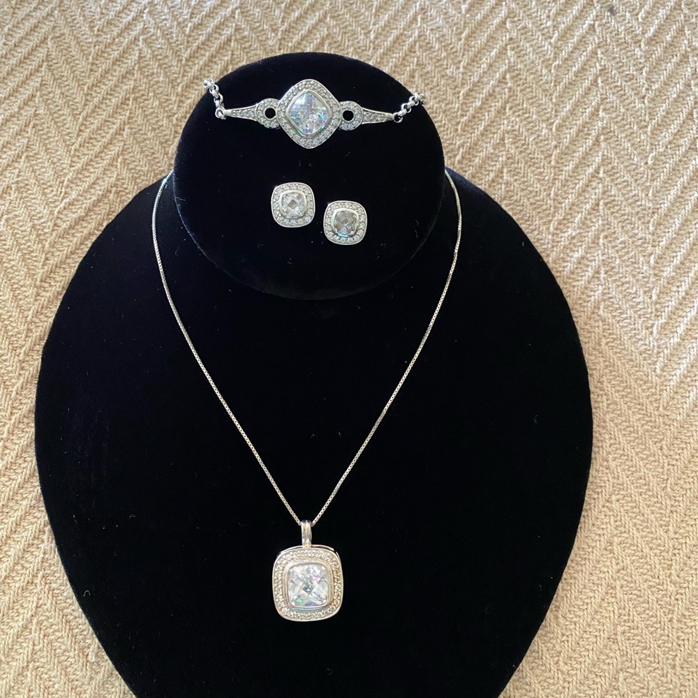 A Beautiful sterling silver has jeweler mark on all 4 pieces 925